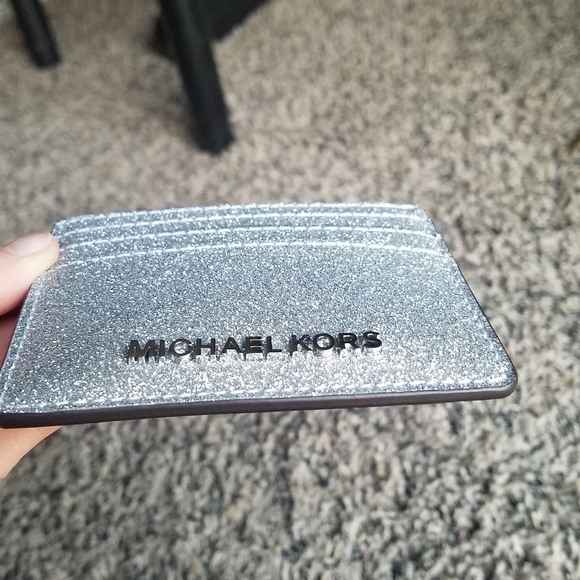 SOLD! Michael Kors Jetset Large Card Holder Silver - Picture 2 of 8
